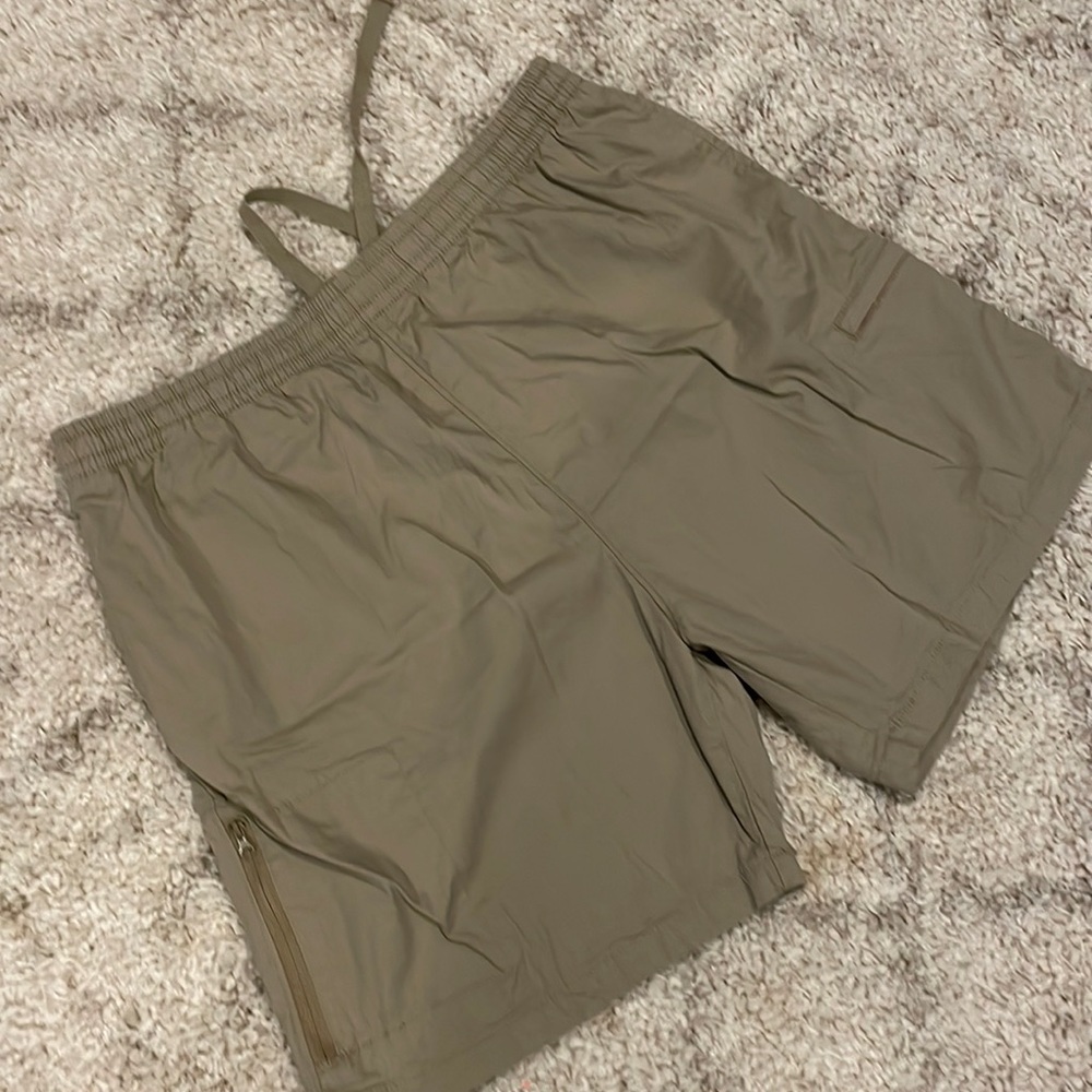 LEVIS ELASTIC WAIST SHORTS